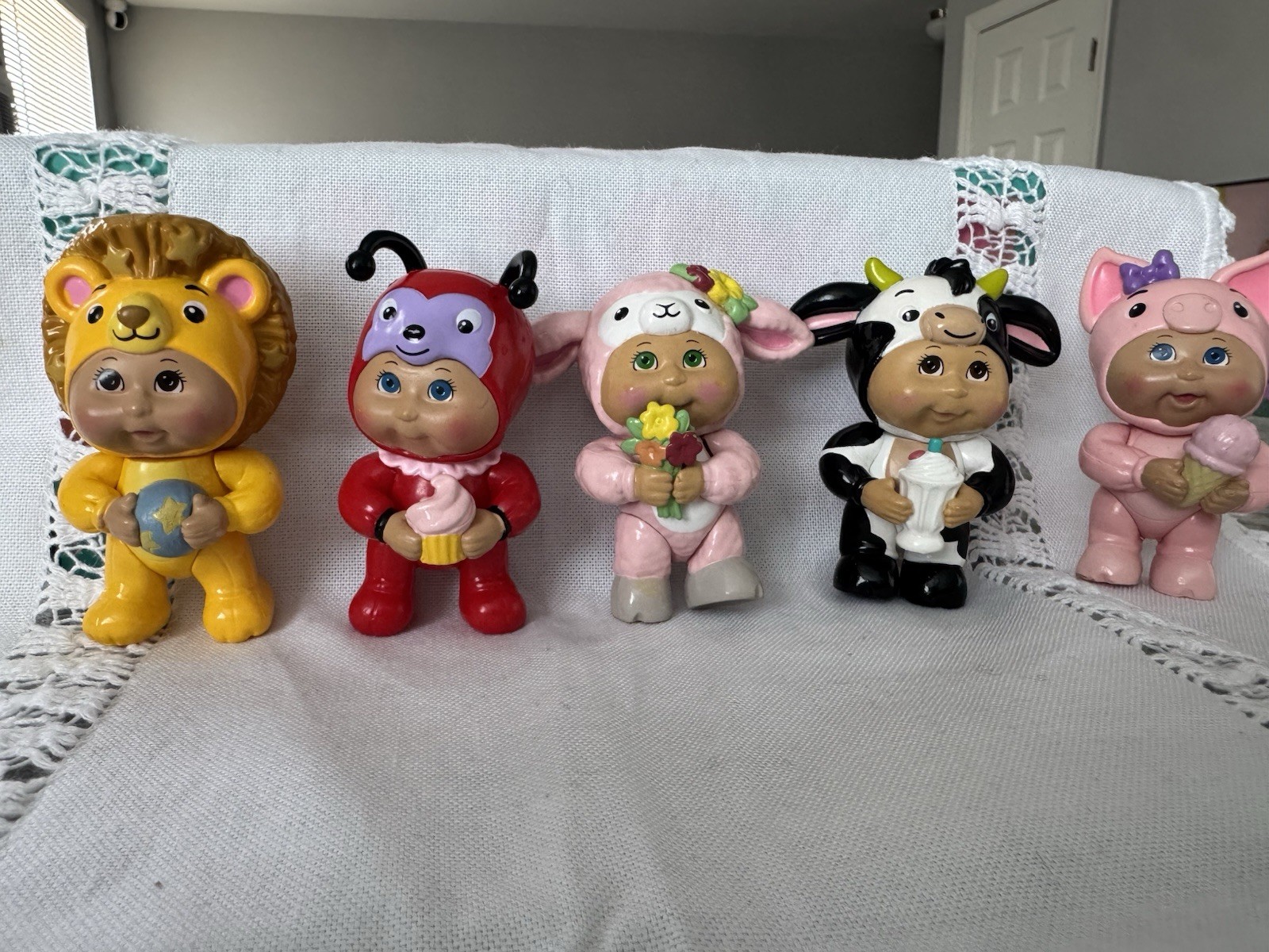 Jazwares, LLC Set of 6 Animal Costume Figurines Plastic 2021 Multicolor