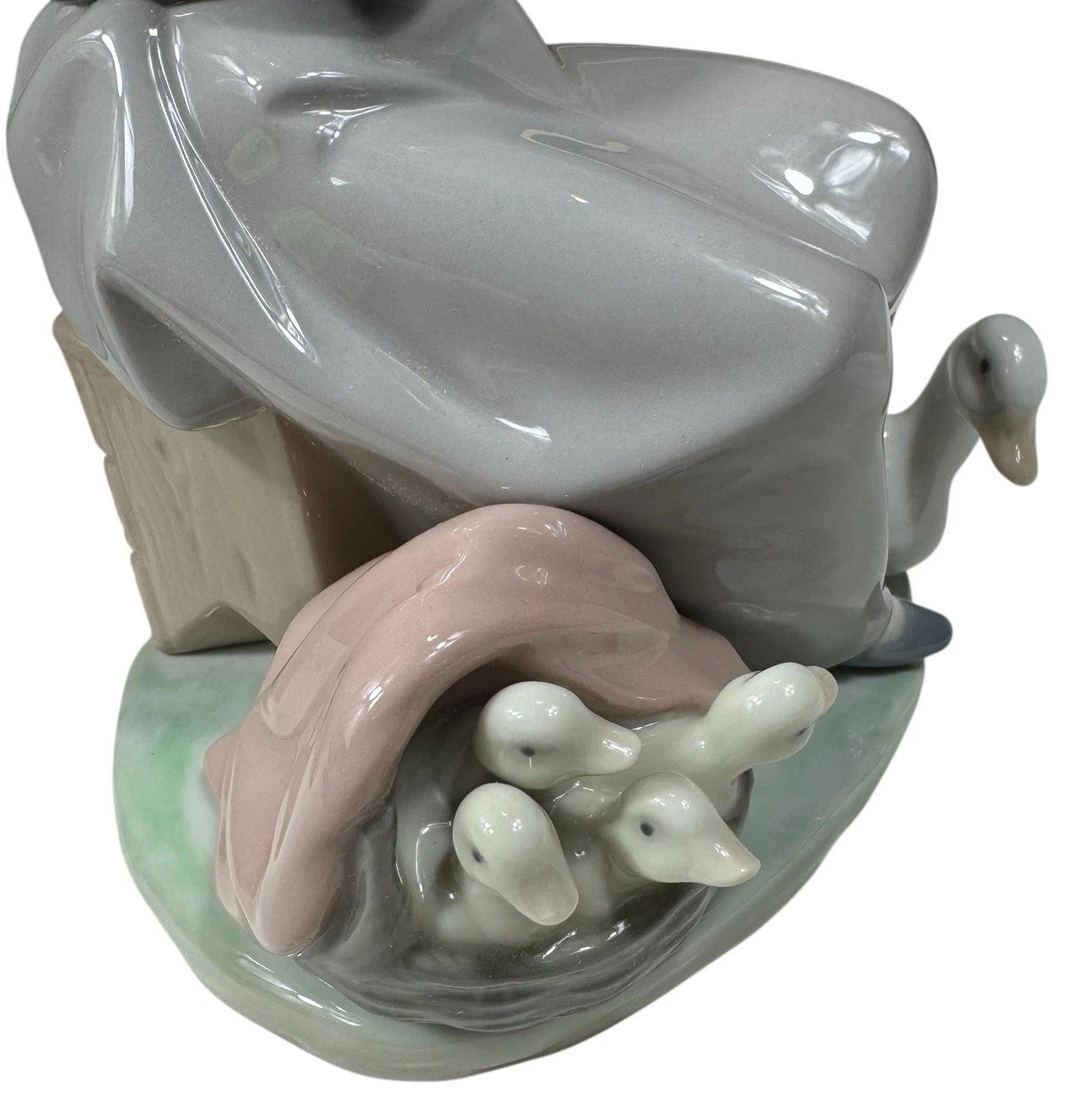 Lladro Duck Seller 1267 Porcelain Figurine Girl with Ducks Retired Spain w Box