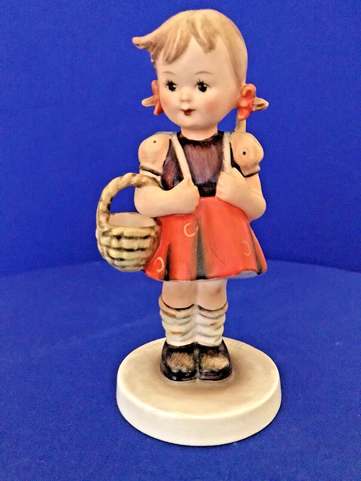 SCHOOL GIRL – Early TMK 2 w/Empty Basket – Hummel #81 – 5″ Tall – Super Clean