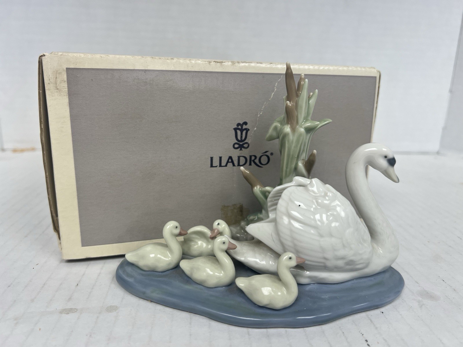 LLADRO FOLLOW ME Retired Figure 5722 Mother swan and babies EXCELLENT condition