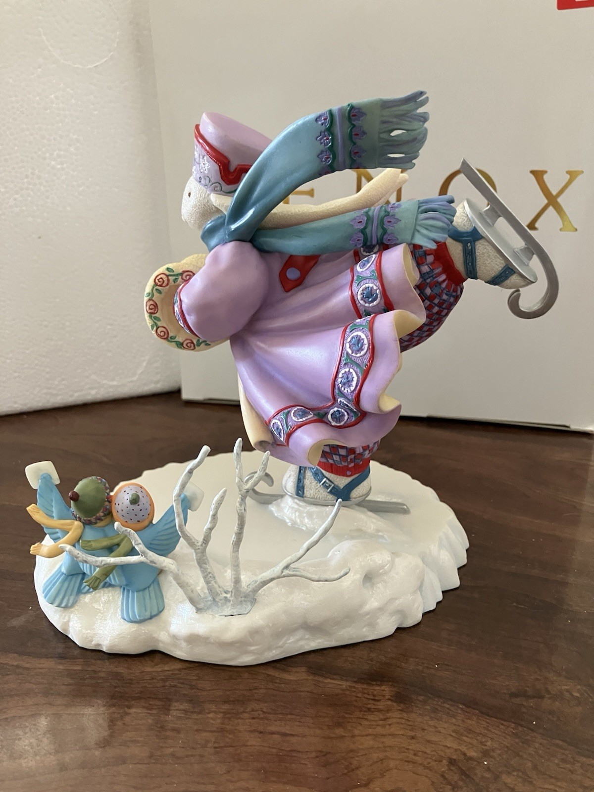 LENOX ” SNOWFLAKE ON ICE ” HAND PAINTED PORCELAIN FIGURINE !