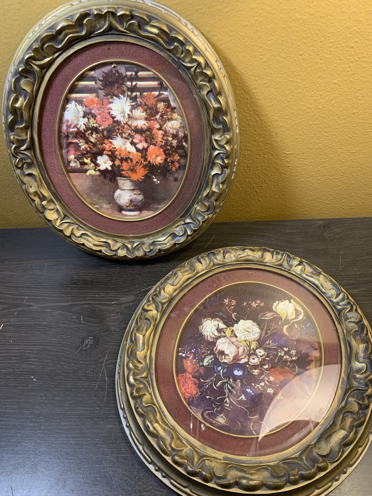 Vintage Norleans Set of 2 1970’s Floral Wall Hangings Ornate Oval Plastic Frames