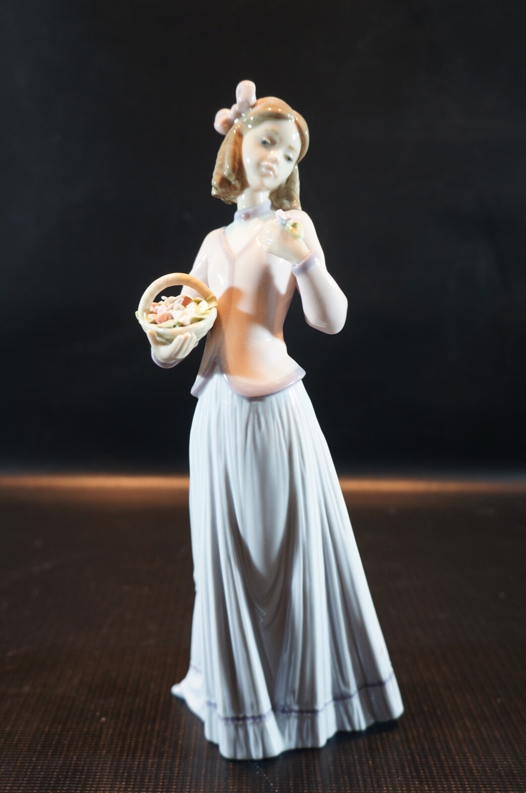 Lladro # 7644 INNOCENCE IN BLOOM Figurine With Original Box / Retired 1996