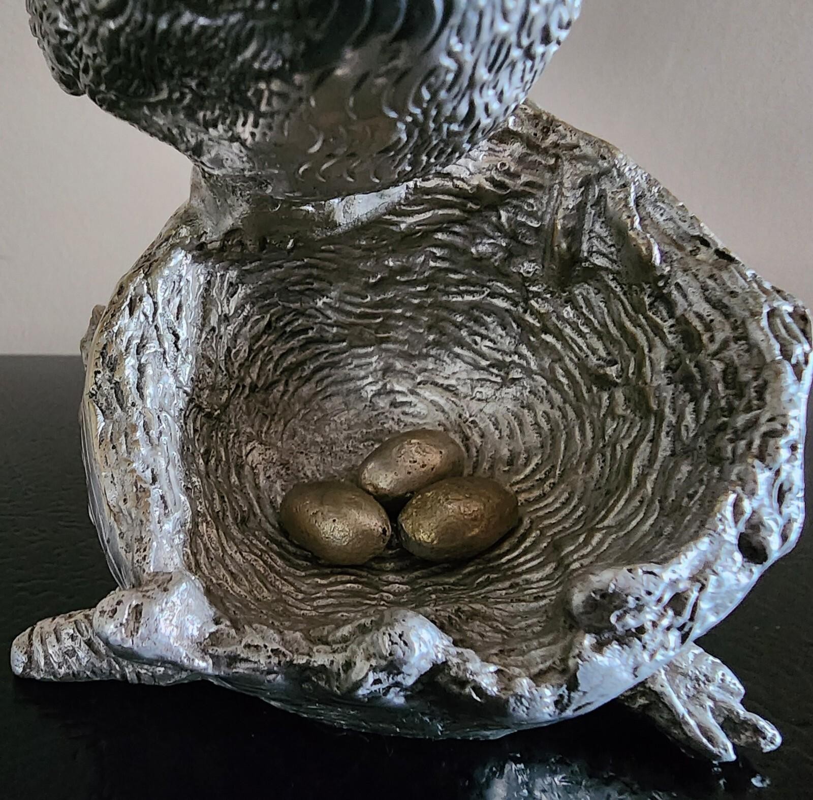 Decor Momma Bird Sitting on Protecting Nest with removable Eggs VTG Pewter Brass