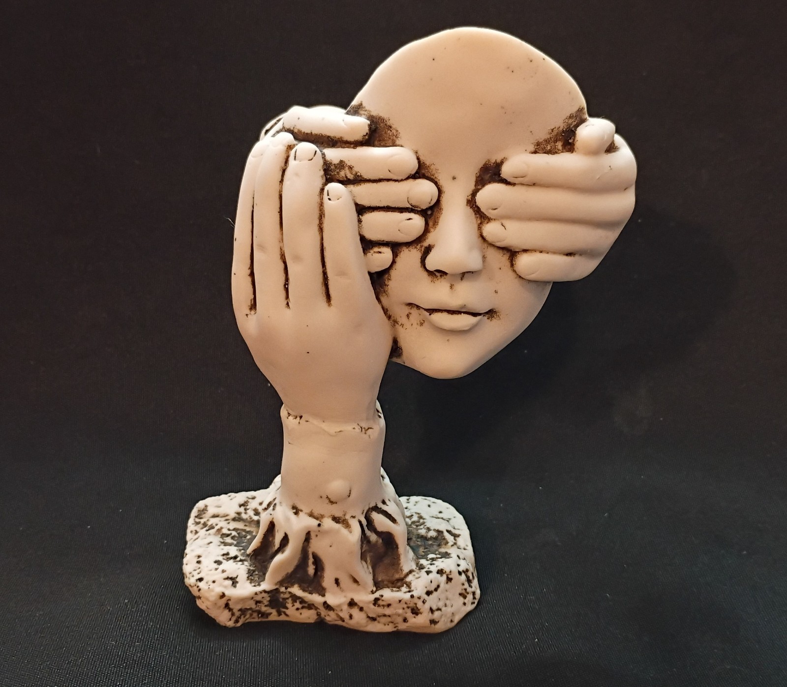 Abstract Sculpture ‘ Face and Hands ‘ Statuette – Polyresin – 5.25″ H x 5″ W