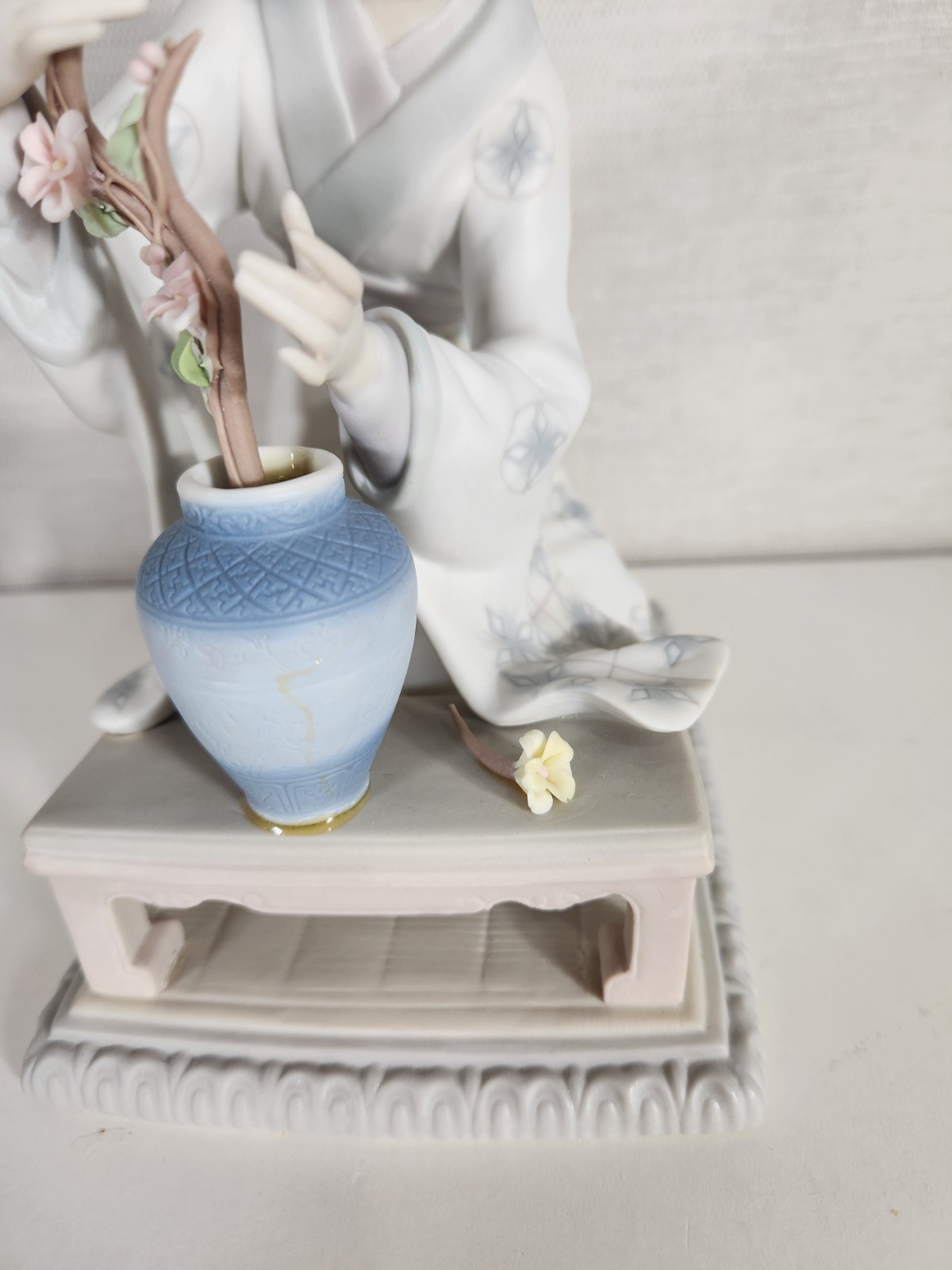 Lladro #4840 Matte Japanese Girl Decorating Geisha Flower Arranger Figurine Ret.