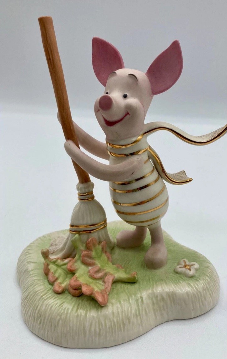 Lenox Walt Disney Showcase Piglet’s Clean Sweep Figurine Winnie The Pooh NEW COA