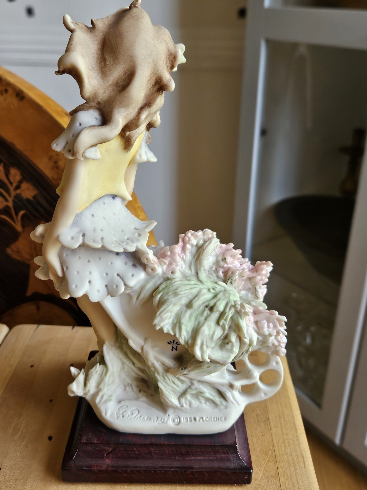 Giuseppe Armani Porcelain Figurine “Flowers Feast” 1141P Bimba Con Carriola