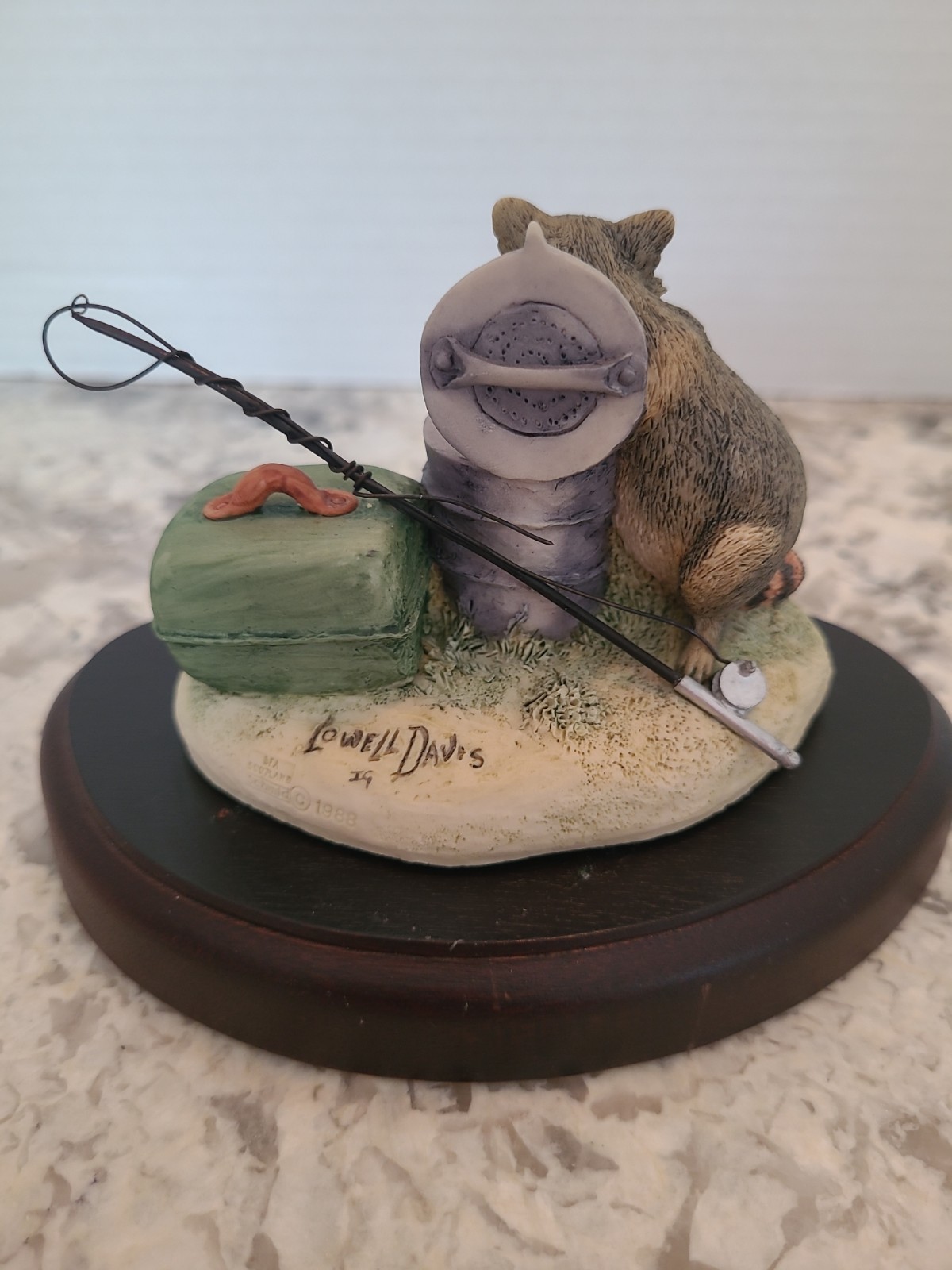 Lowell Davis COON CAPERS Figurine Racoon Stealing Fish Schmid BFA Scotland