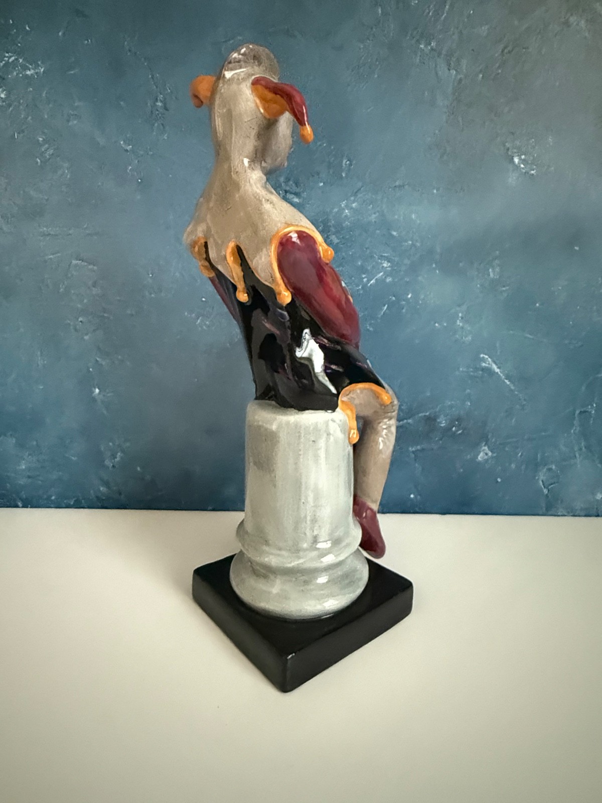 ROYAL DOULTON FIGURINE “THE JESTER” HN2016 9.5”