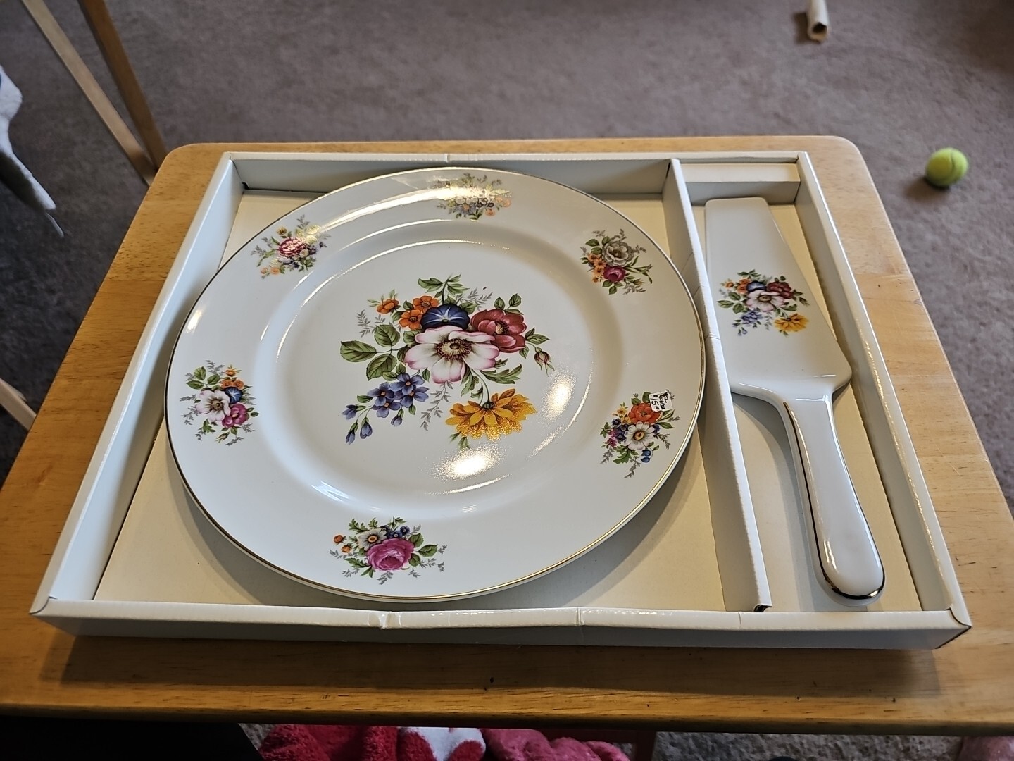 ANDREA by SADEK Cake Plate and Server 10.5″ Floral Design. In Box.