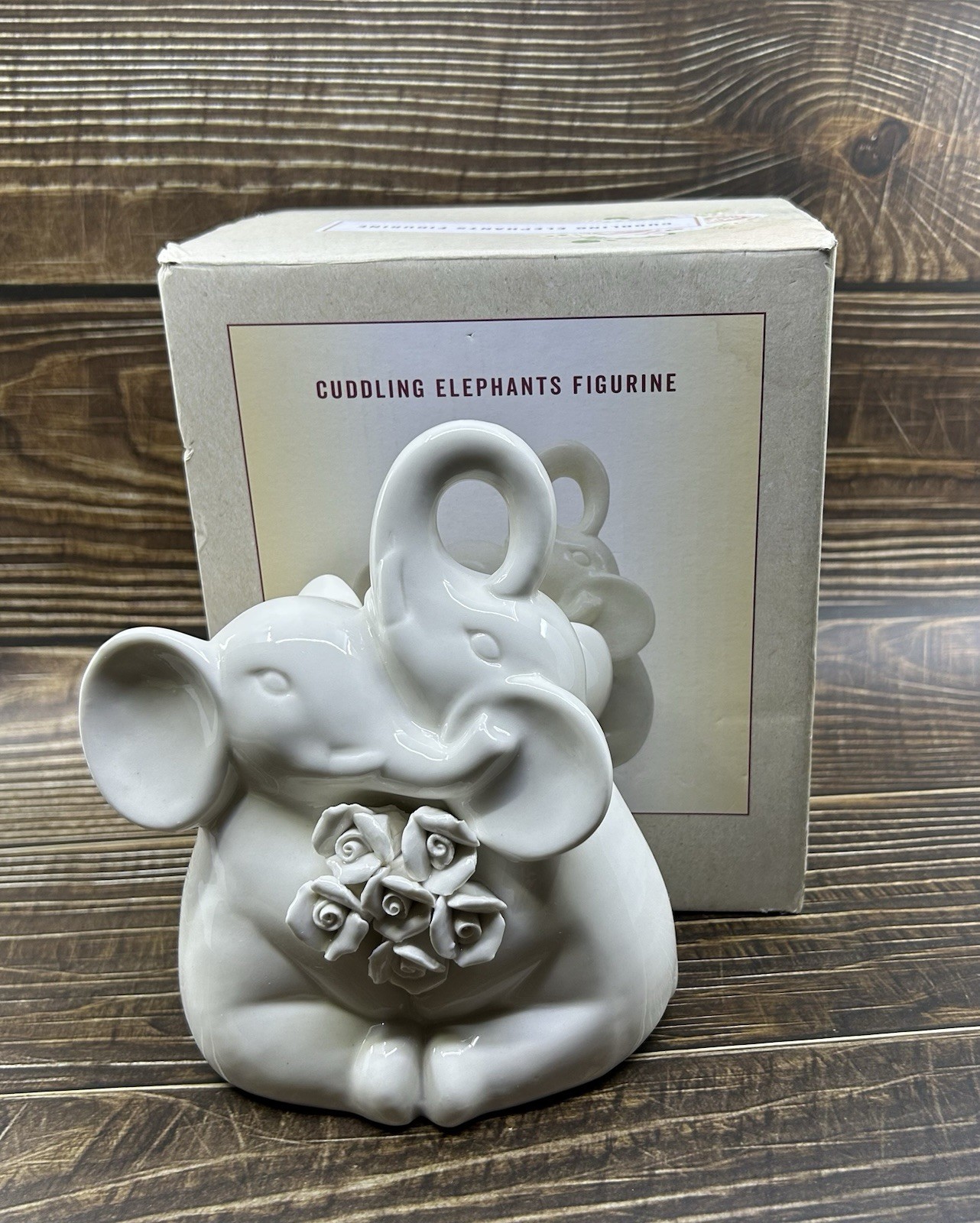 CRACKER BARREL Exclusive Cuddling Elephants Figurine with Original Box