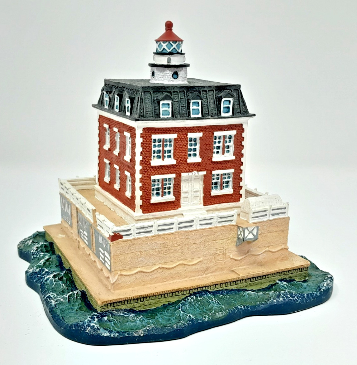 DANBURY MINT HISTORIC AMERICAN LIGHTHOUSES NEW LONDON LEDGE LIGHTHOUSE, CONN