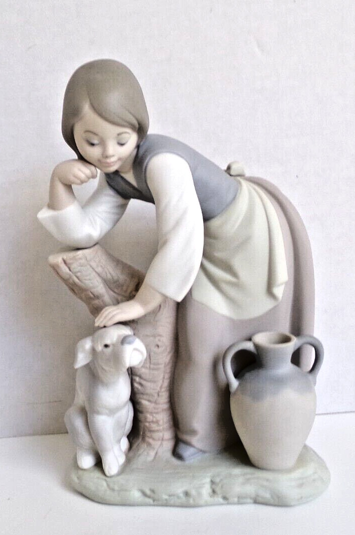Vintage Lladro “CARESS AND REST” Matte Porcelain Figurine, Spain, 7.75″ Height