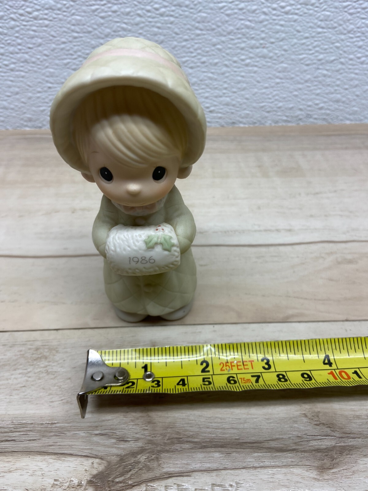Vtg 1986 Enesco Presious Moments Wishing You A Cozy Christmas Figurine