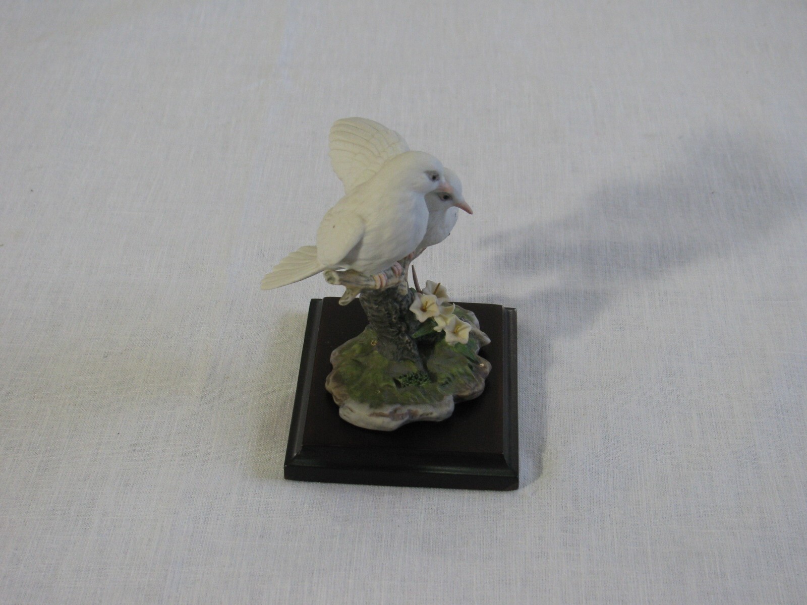 Vtg Maruri USA Wings of Love Fine Porcelain Doves Figurine D-9021, 1990 r