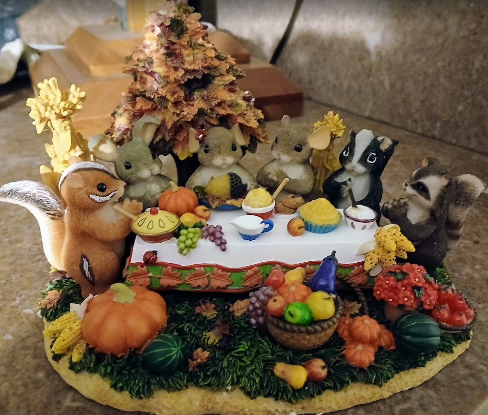 Charming Tails Fitz and Floyd “A Feast of Friendship” Pre-owned.