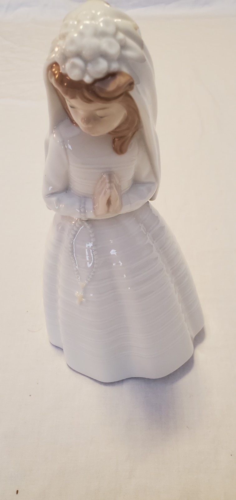 Nao by Lladro First Communion Praying Girl Porcelain Figurine Holding Rosary