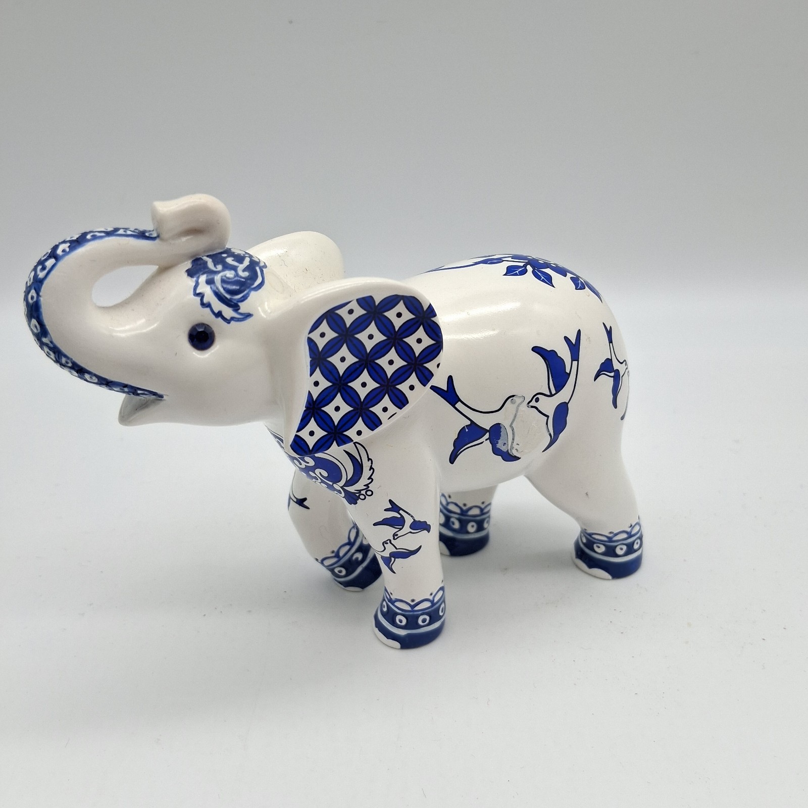 Hamilton Parade Blue Willow Collection Elephant Blue & White Figurine