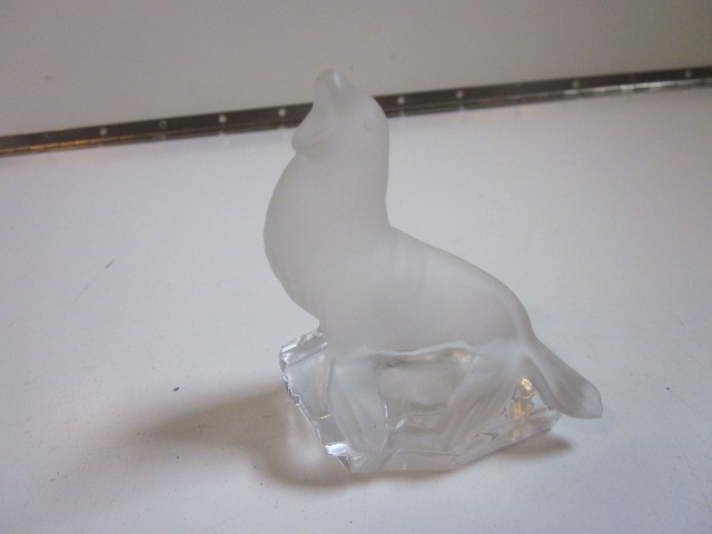Goebel Frosted Glass Seal Figure ON ICE FLOE / Paperweight Lead Crystal 3.5IN H