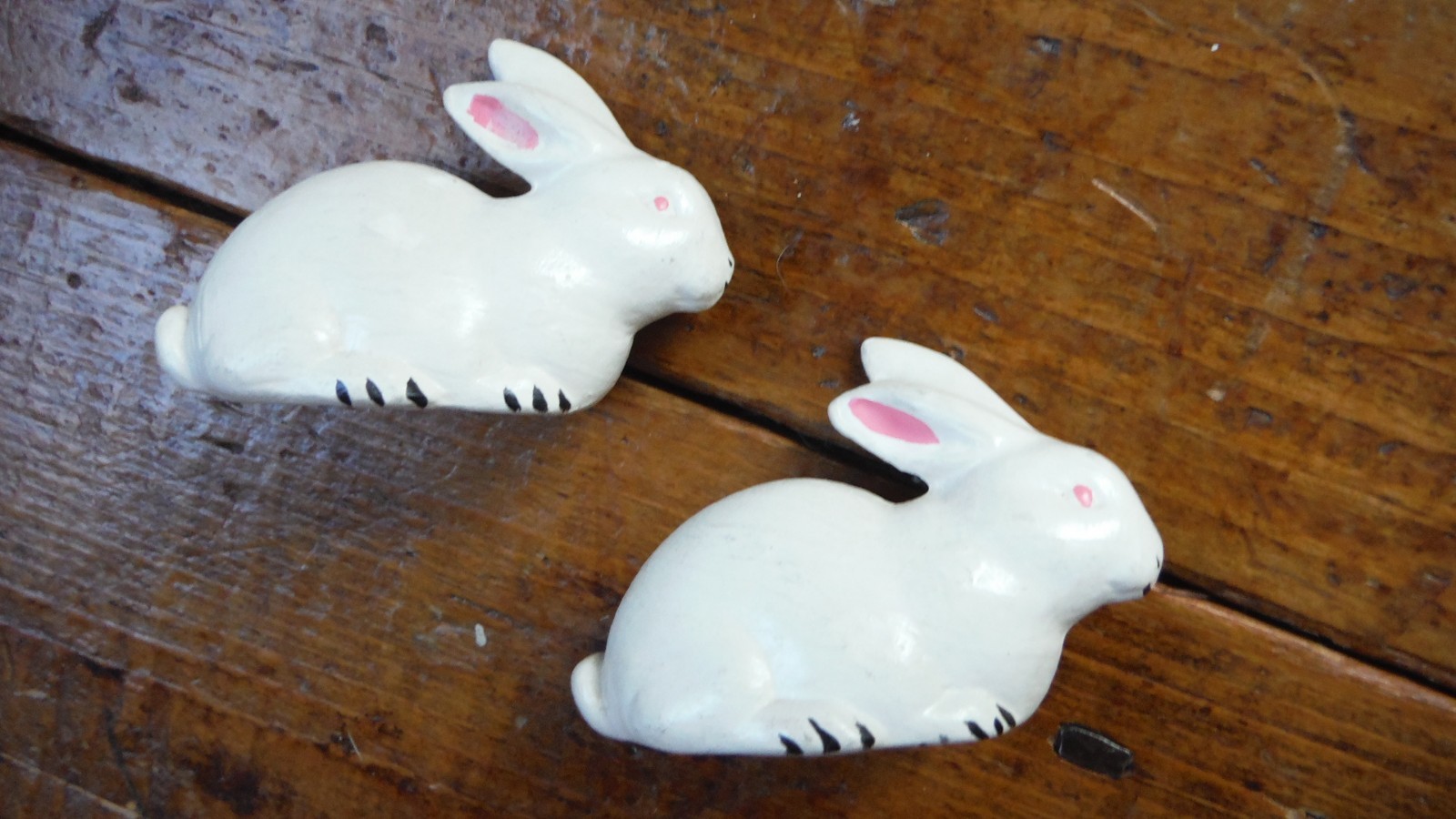 Vintage Ceramic Hand-Painted Easter Bunny Rabbits (pair) Approx. 2.5″ size – EUC