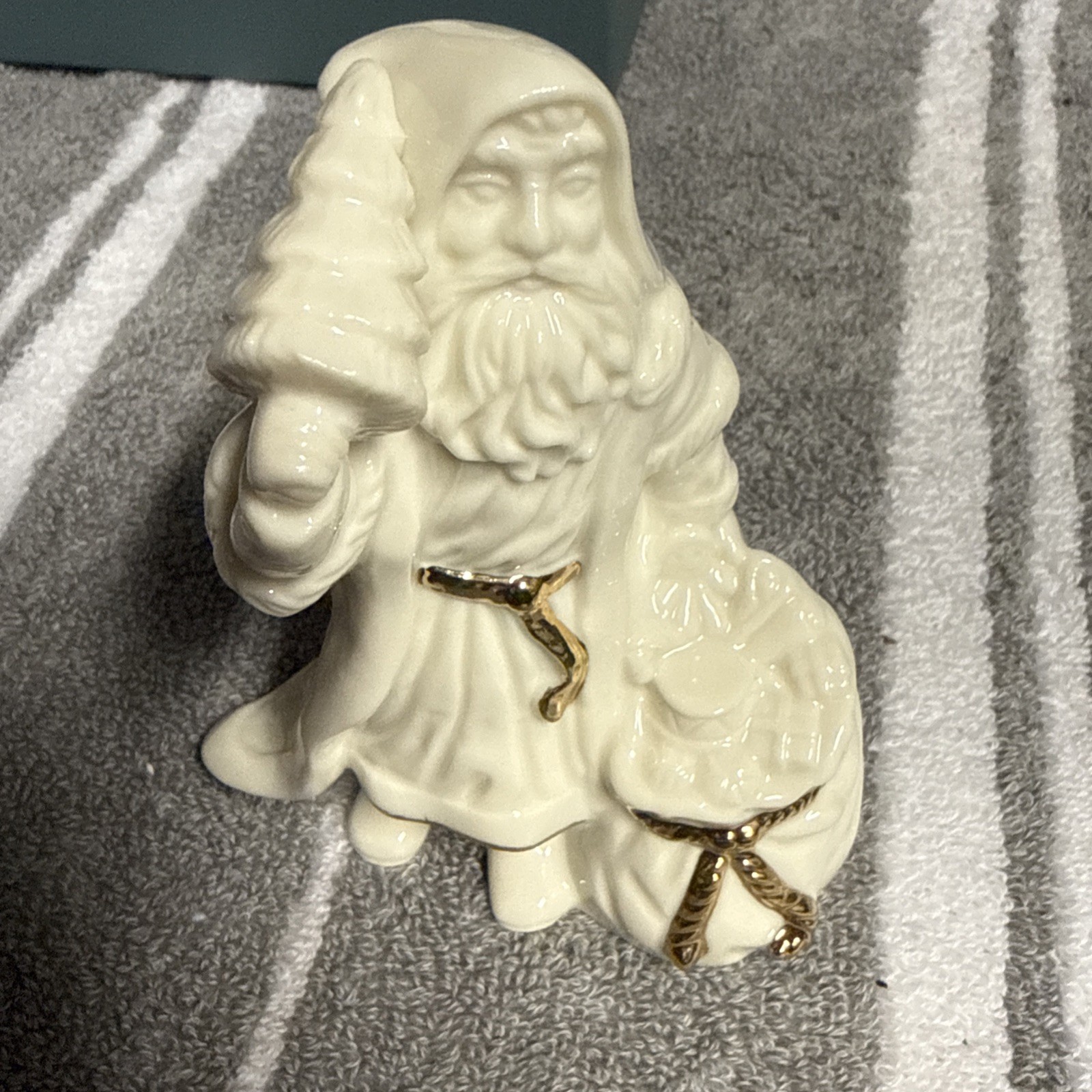 Lenox Classic Kris Kringle Figurine Santa Claus Porcelain White Gold 4.5″Tall