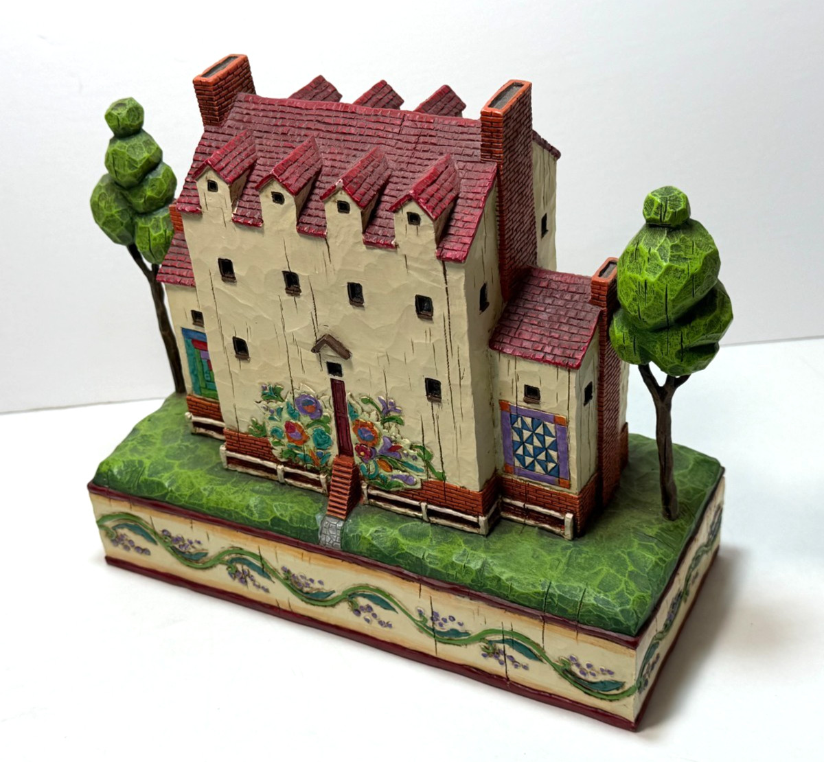 2004 Enesco Heartwood Creek by Jim Shore Main House Cabin #303