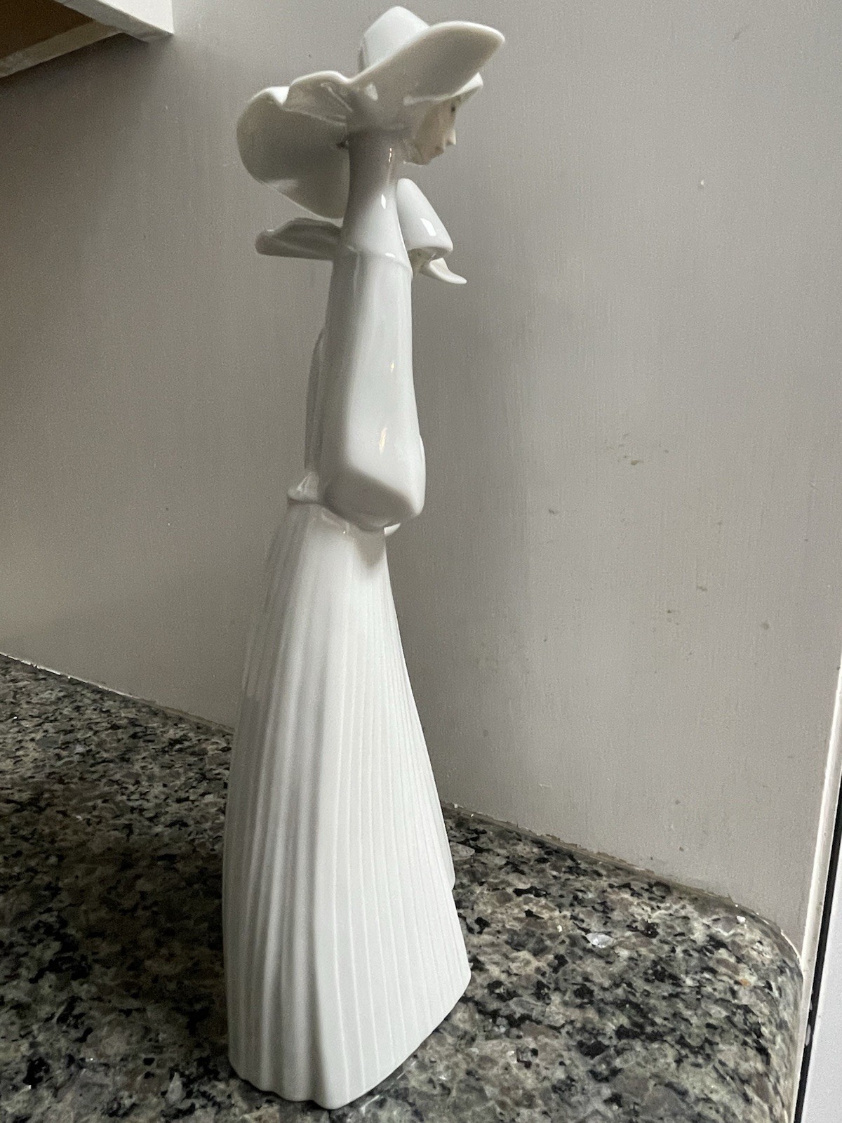 LLADRO #4611 Two Nuns in White – 13” Fulgencio Garcia 1970-2017 – EXCELLENT