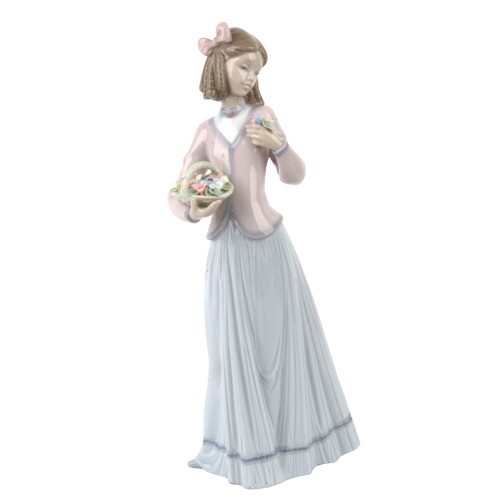 Lladro #7644 “Innocence in Bloom” Young Woman with Ringlets and Flowers Retired!