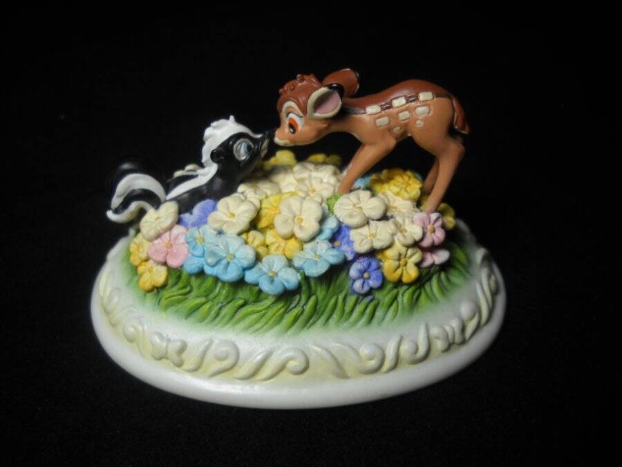 Very Rare Disney Showcase 1st Sampling “Bambi Meets Flower” Figure Excellent