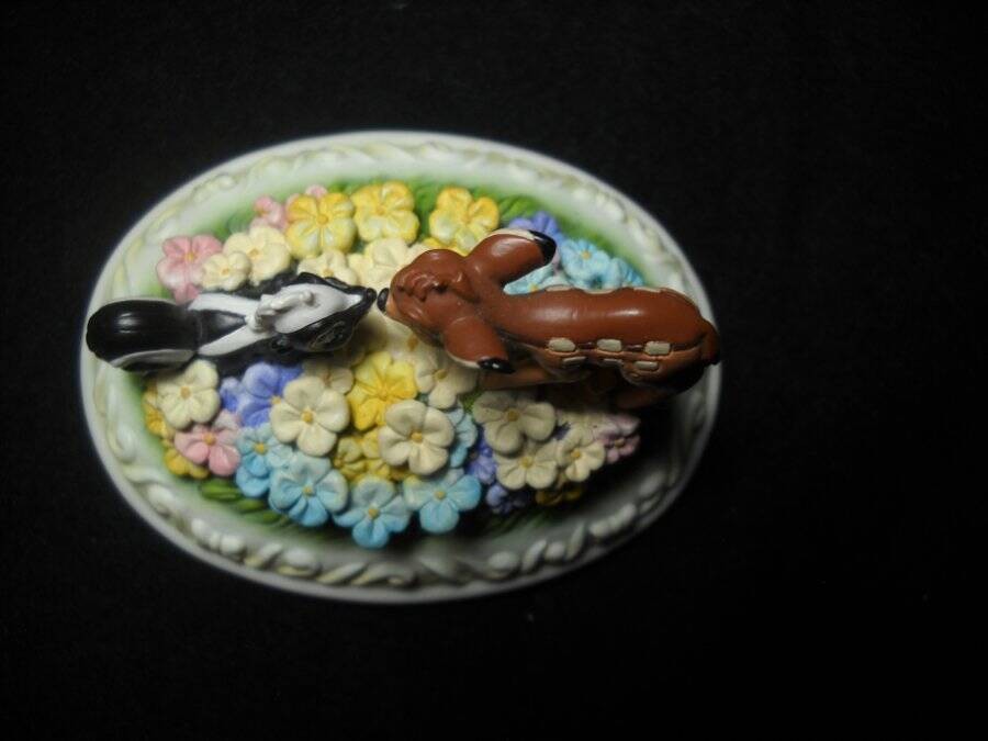 Very Rare Disney Showcase 1st Sampling “Bambi Meets Flower” Figure Excellent