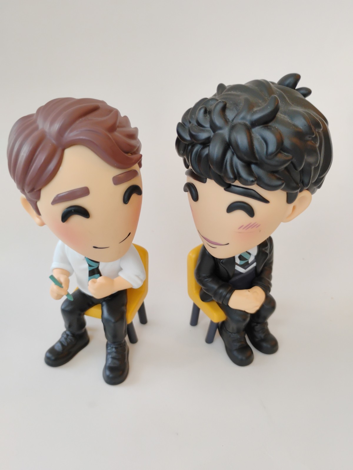 Youtooz Heartstopper Nick and Charlie Vinyl Figures, No Desk