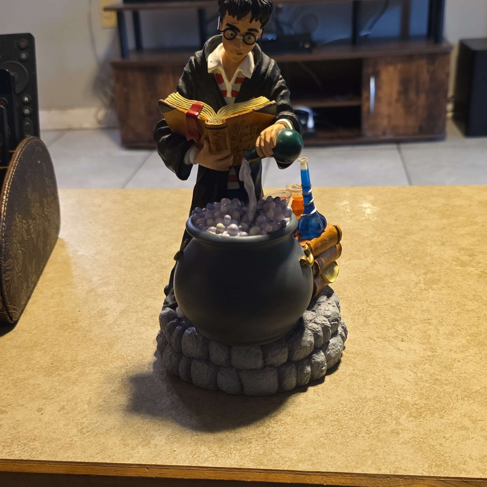 Vintage 2001 Harry Potter Lighted Cauldron Figurine (Pre-Movie)
