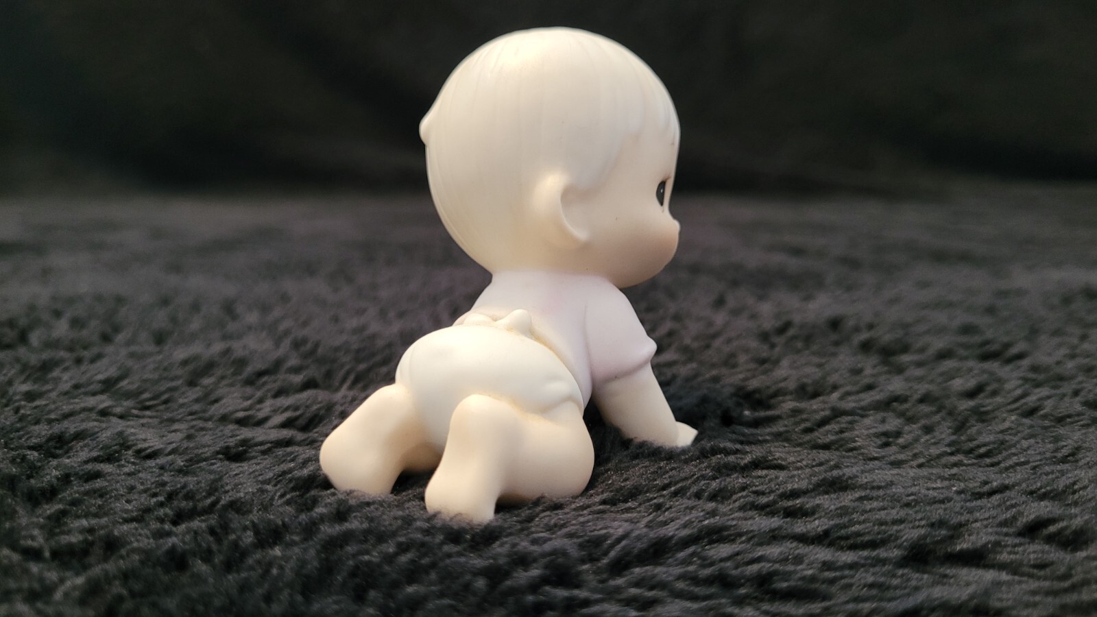 Vintage Precious Moments Figurine Baby Boy Crawling 1983 Jonathon & David E-2852