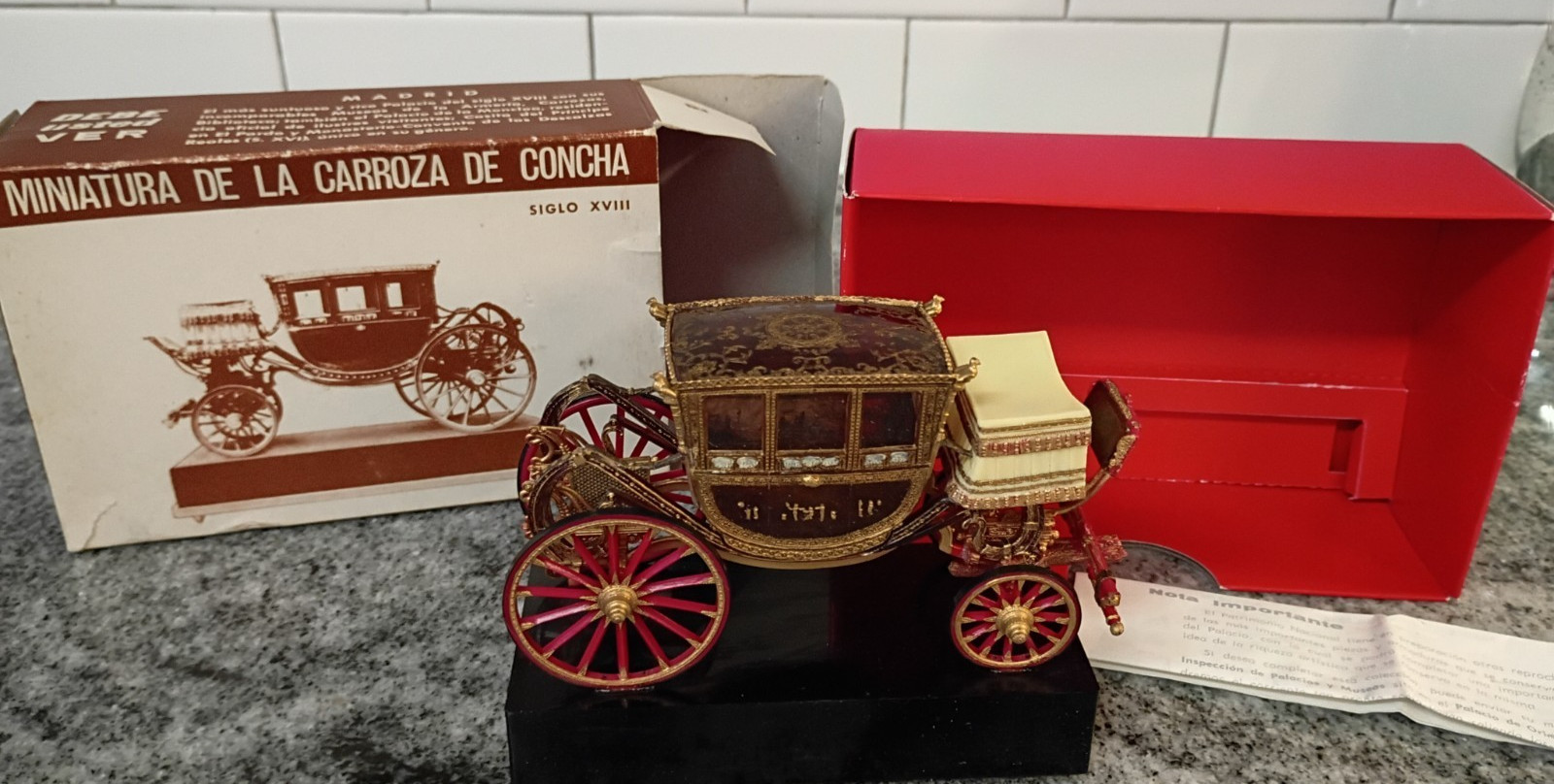 VTG. Miniature DE LA Carroza DE Concha Carriage Plastic Model In Box New