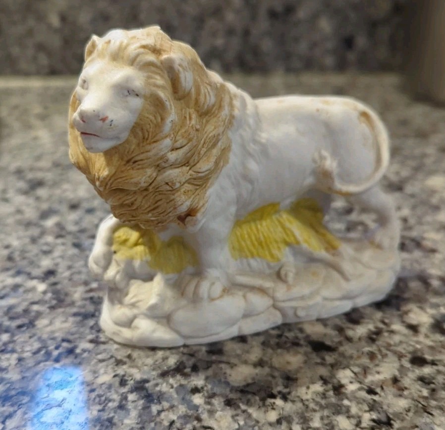 Lion Statue Porcelain Ceramic Vintage Sculpture Figure Home Interior Decor Rare