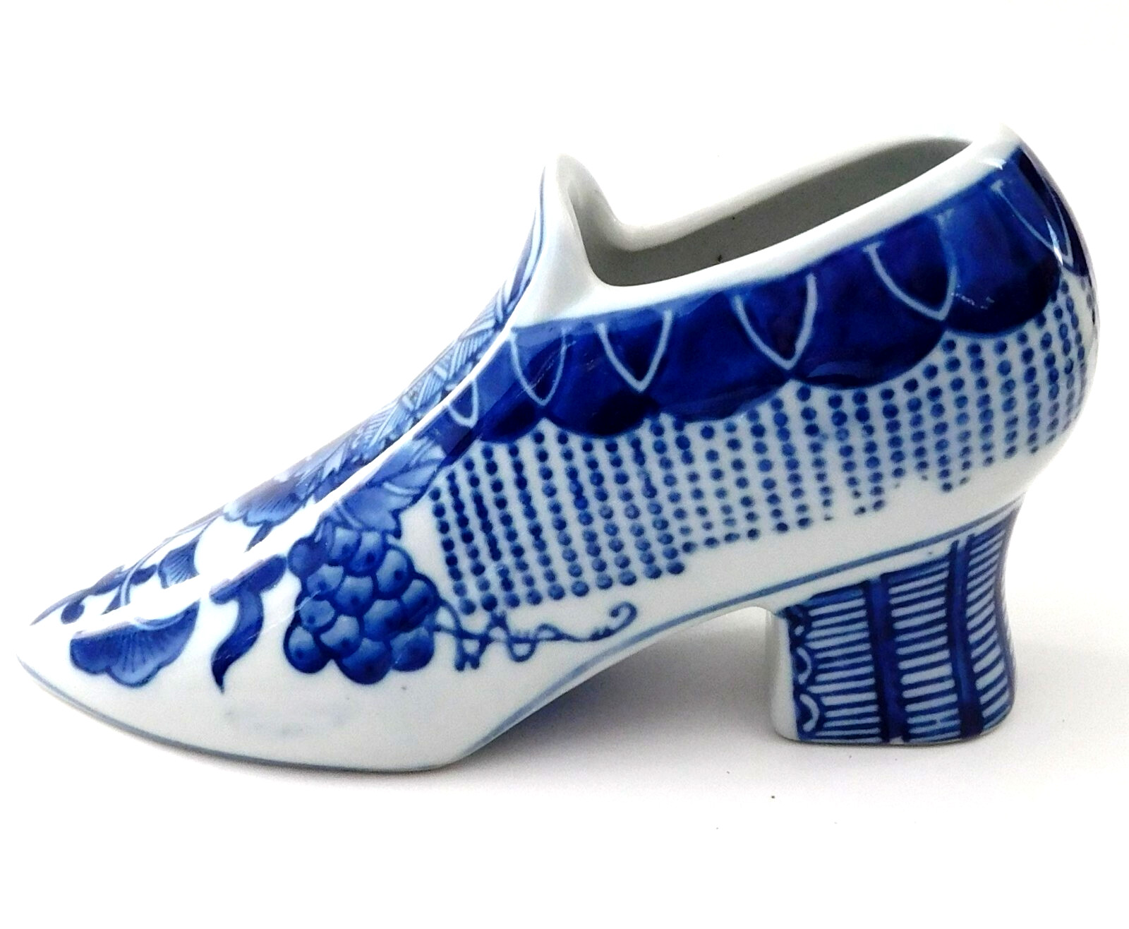 Porcelain Shoe Figurine Blue and White Floral Design Decorative 7.5″ Planter Vin