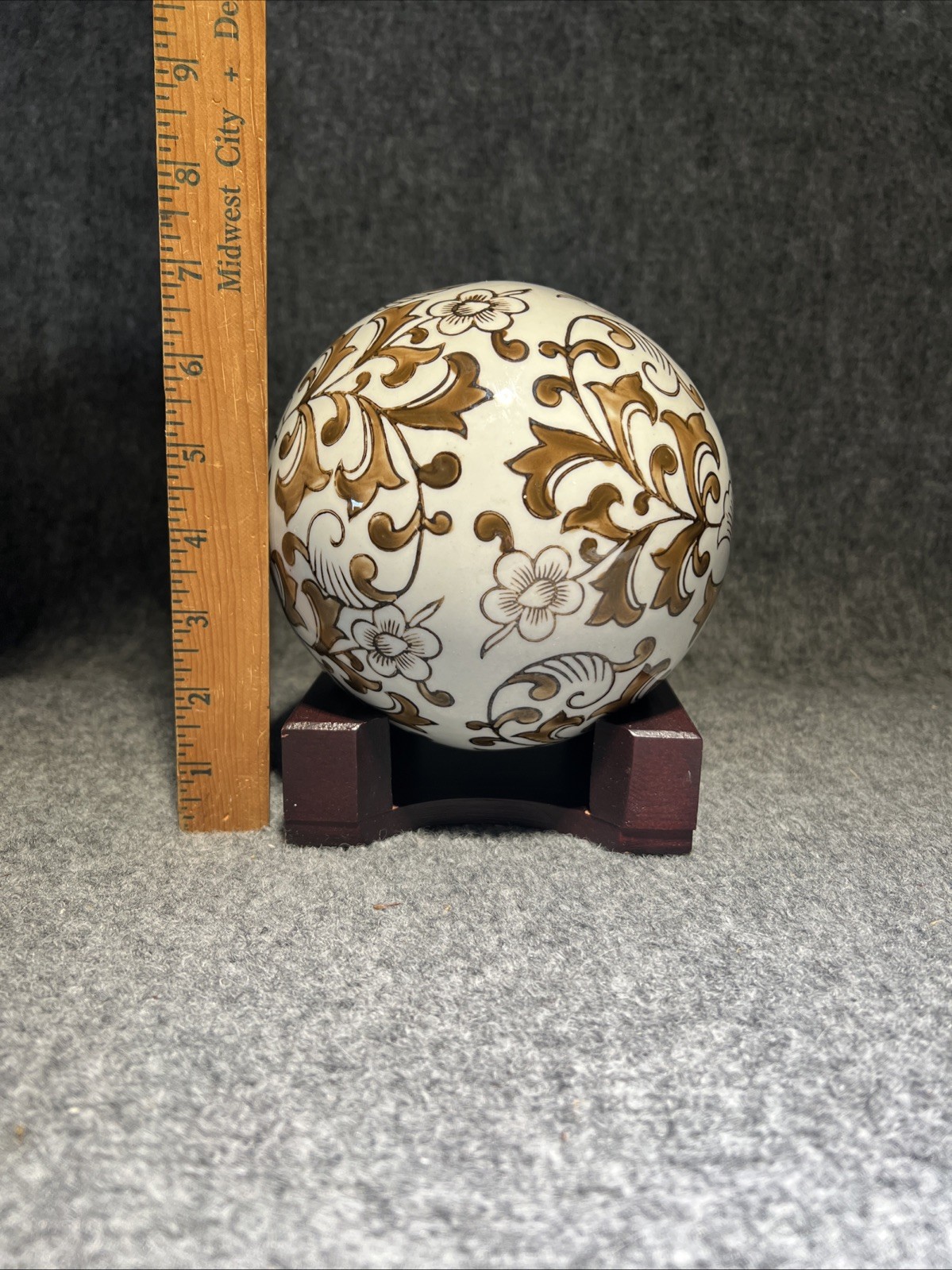 Lg Ceramic/porcelin Decorative Sphear With Wooden Base