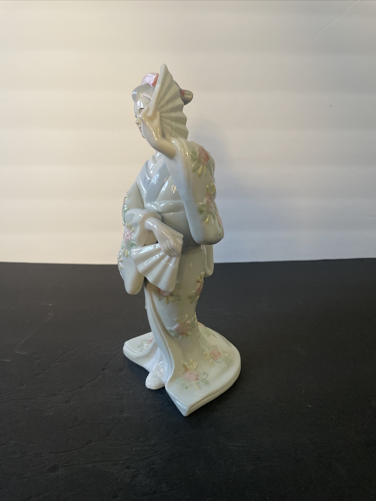 VIntage Porcelain Geisha Girl in Kimono with Fan Figurine Made In Taiwan