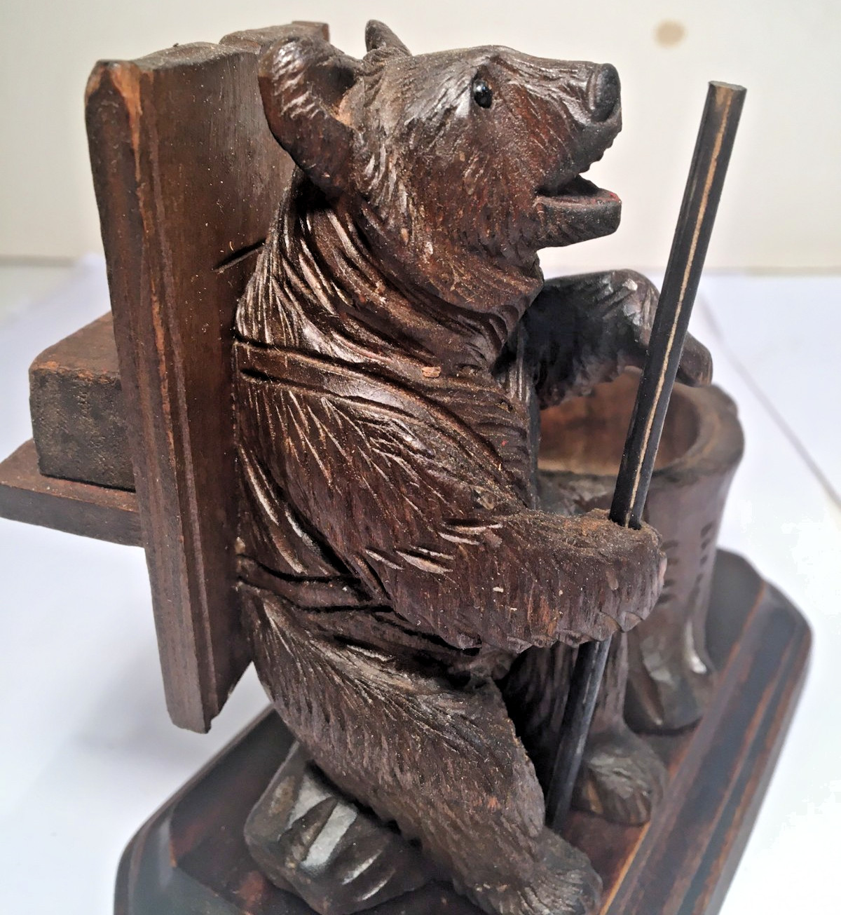 ANTIQUE BLACK FOREST SWISS WOOD CARVED BEAR SMOKING OR INKWELL STAND