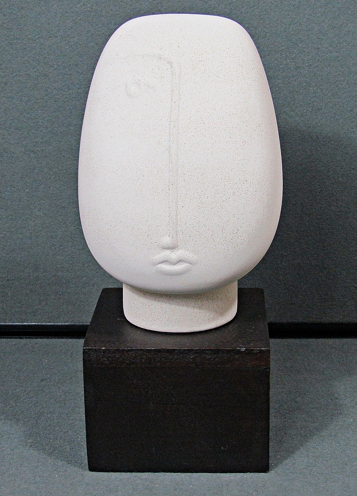 HM Home Abstract Face Head Sculpture Ceramic Wood Base Modern Minimalist 12″