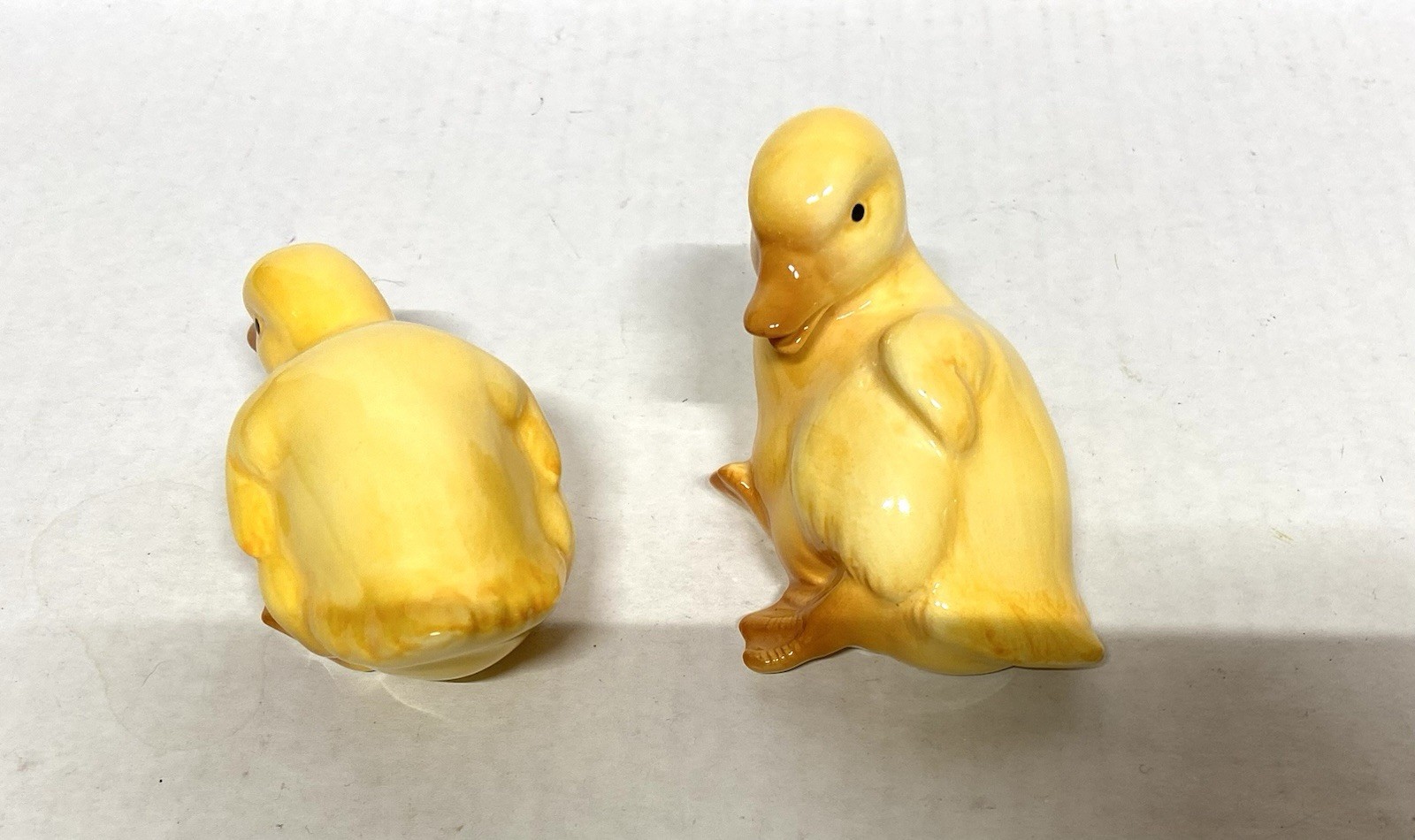 VINTAGE PAIR EASTER YELLOW BABY DUCKS / DUCKLINGS FIGURINES!