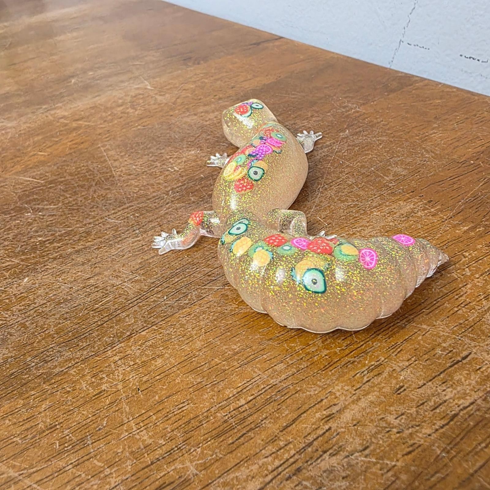 Cute 5″ Glitter Resin Gecko Lizard Figurine Fruit Slice Embellished Desk Decor