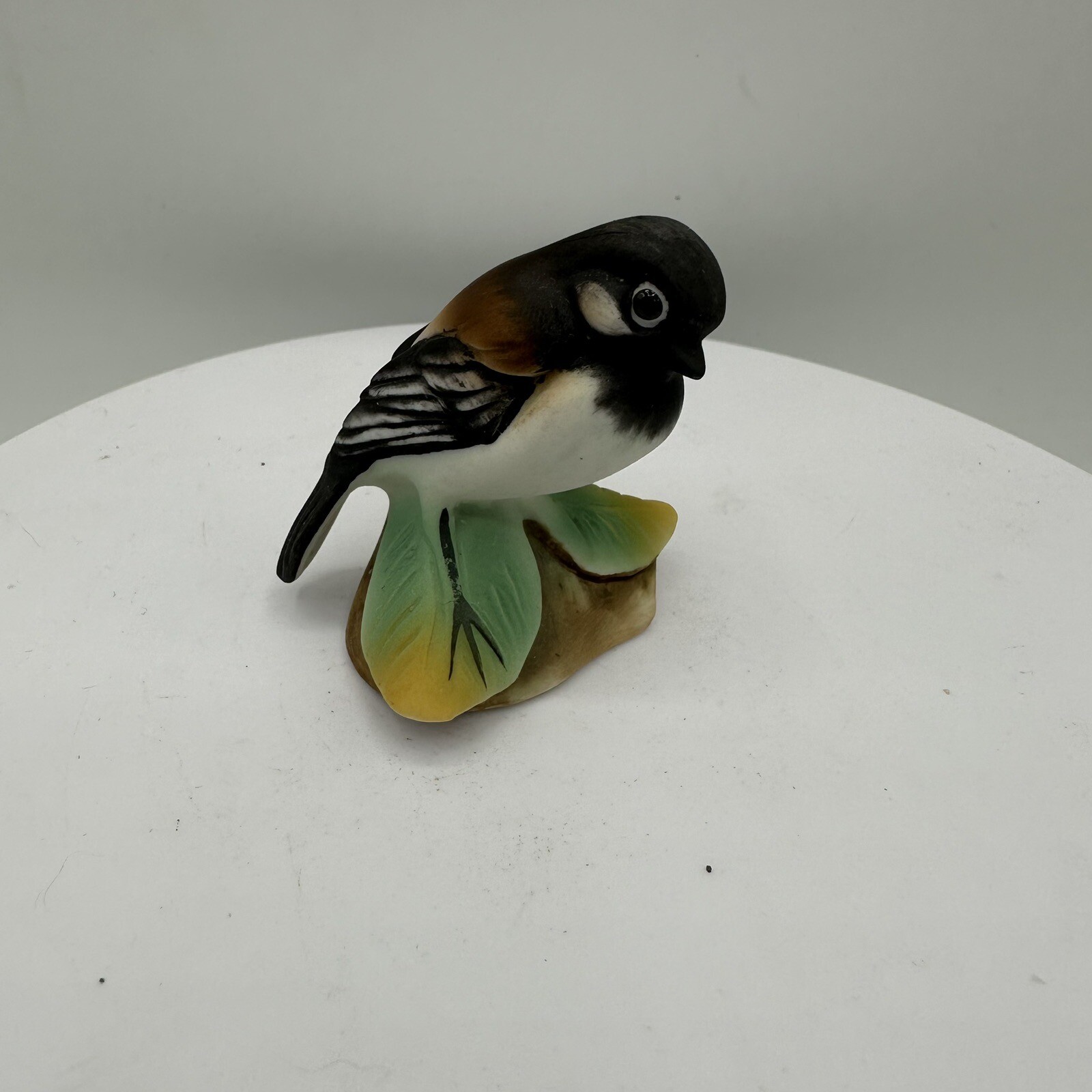 Franklin Mint Garden Bird Black Brown Leaf FP Porcelain Vintage 1 3/4″ x 1 3/4