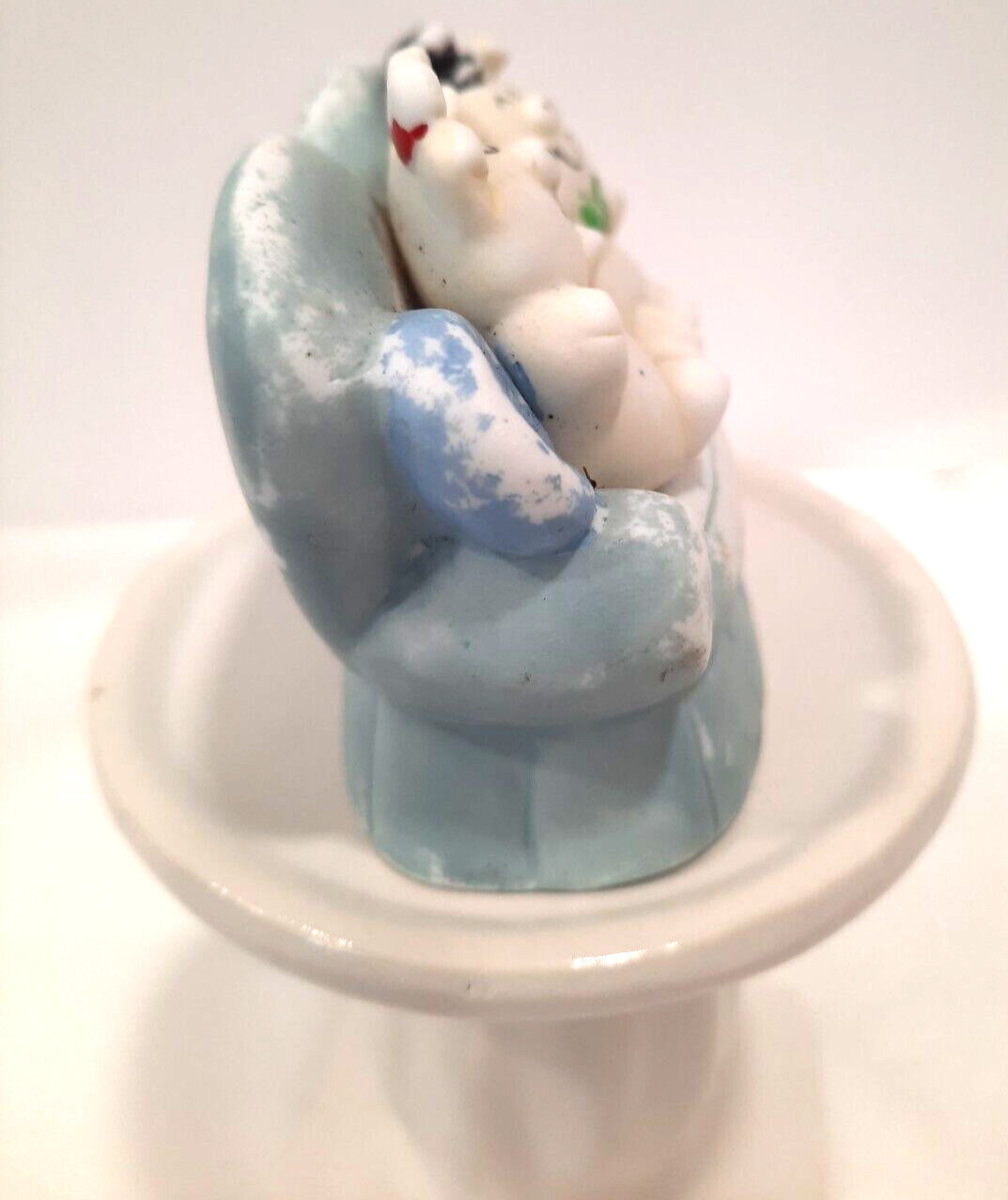 Bisque Porcelain Pigs On Couch Signed Lynn 1988 Taiwan backwards mark