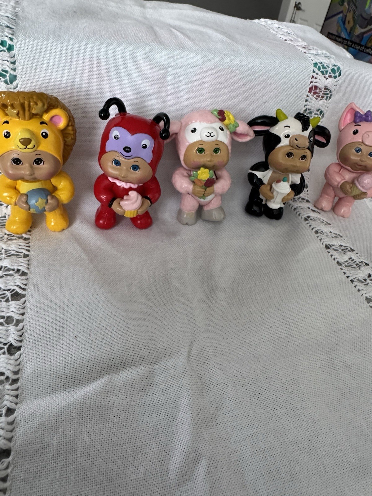 Jazwares, LLC Set of 6 Animal Costume Figurines Plastic 2021 Multicolor