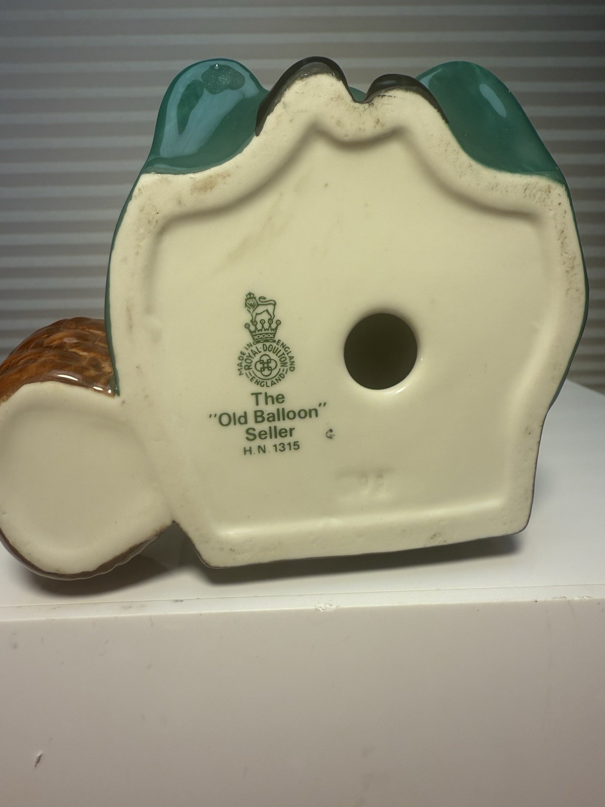 Royal Doulton Figurine ‘The Old Balloon Seller’ Vintage HN1315 7.75″ Tall