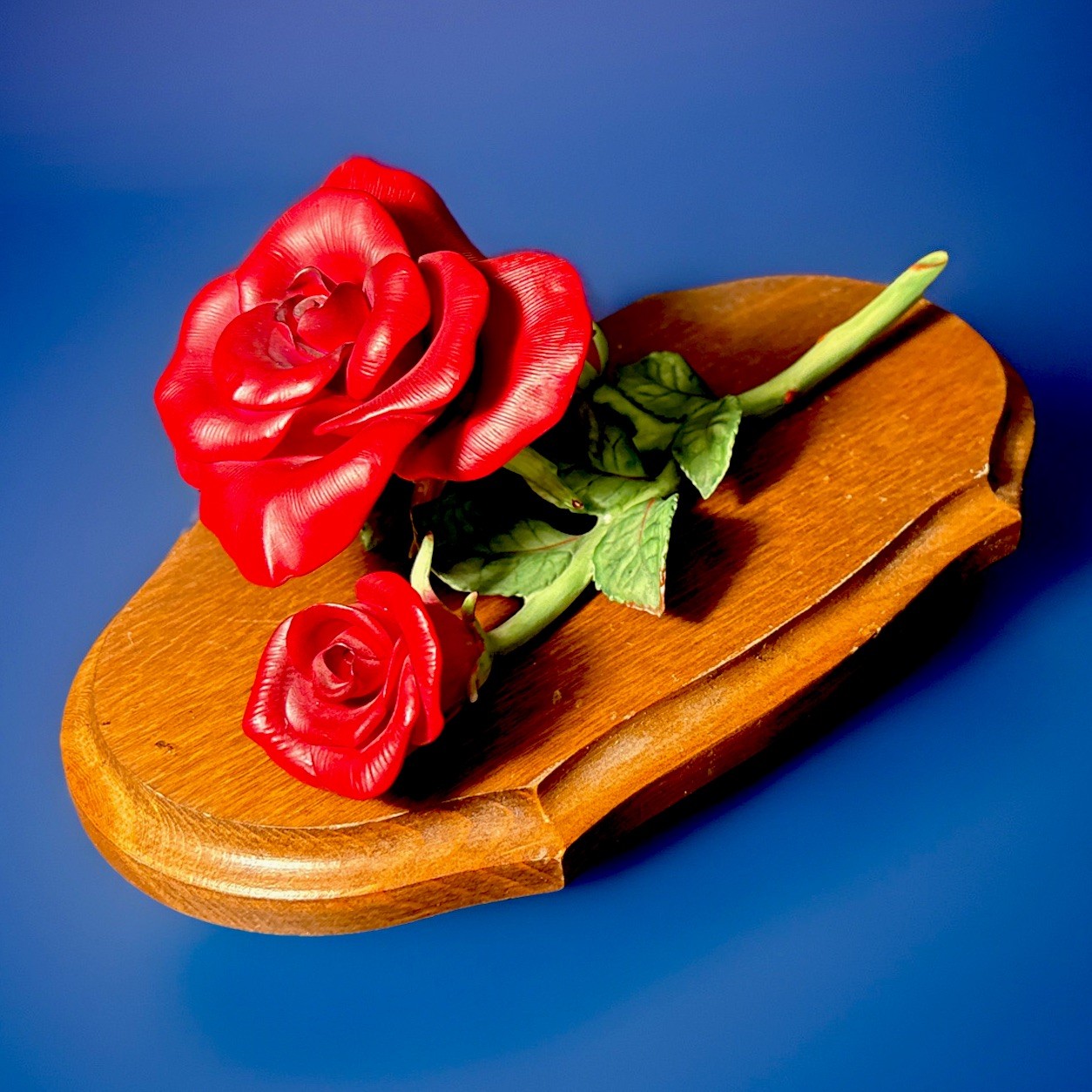 HOMCO Masterpiece Collection Red Rose on Wooden Base Mizuno Bone China Flower