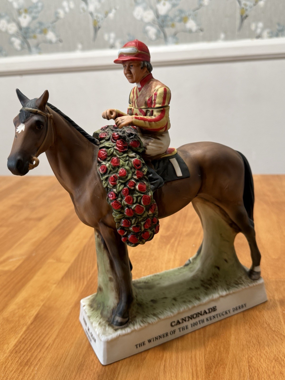 Vintage 1976 Lionstone Cannonnade Kentucky Derby Winner Porcelain Horse LE