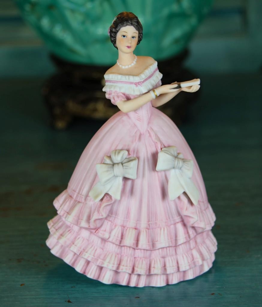Lenox Great Fashions History Caroline Victorian Period 5 5/8″ Porcelain Figurine